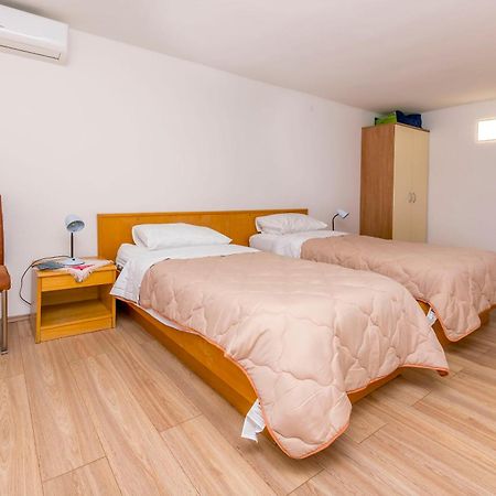 Apartment Jelena Примоштен Экстерьер фото